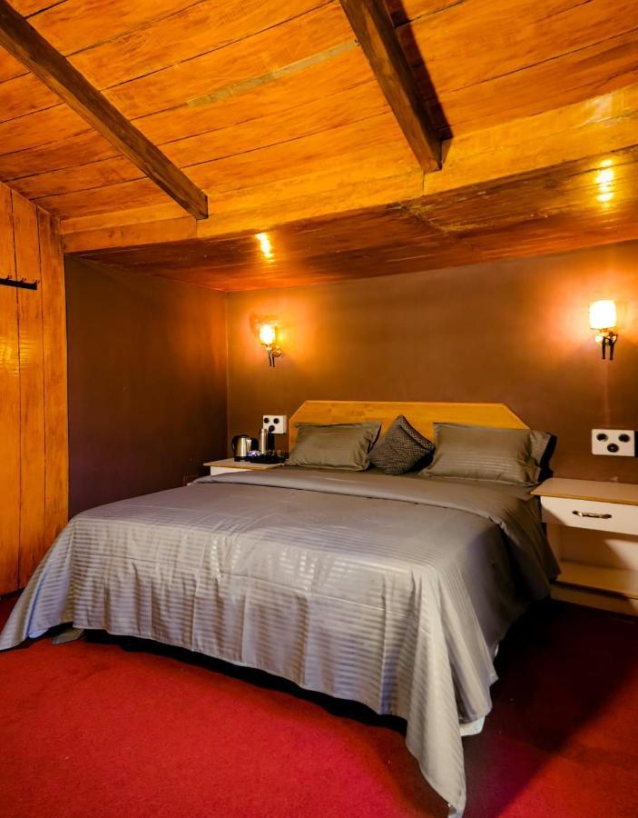 Bob'S Woodside Bungalow Hotel Ooty Exterior photo